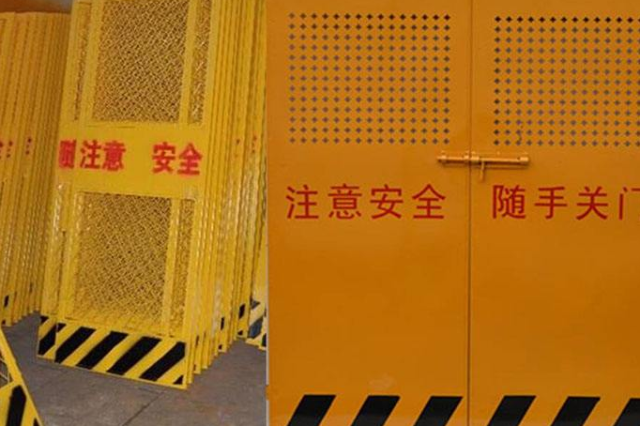 电梯防护门 (1)